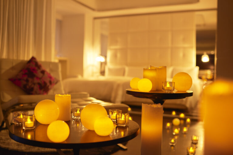 今年のCROSS Christmasは30個のLEDキャンドルとバラの花びらで 冬限定デコレーション1日1部屋のみの「キャンドルルームプラン」の予約開始【クロスホテル札幌】のメイン画像