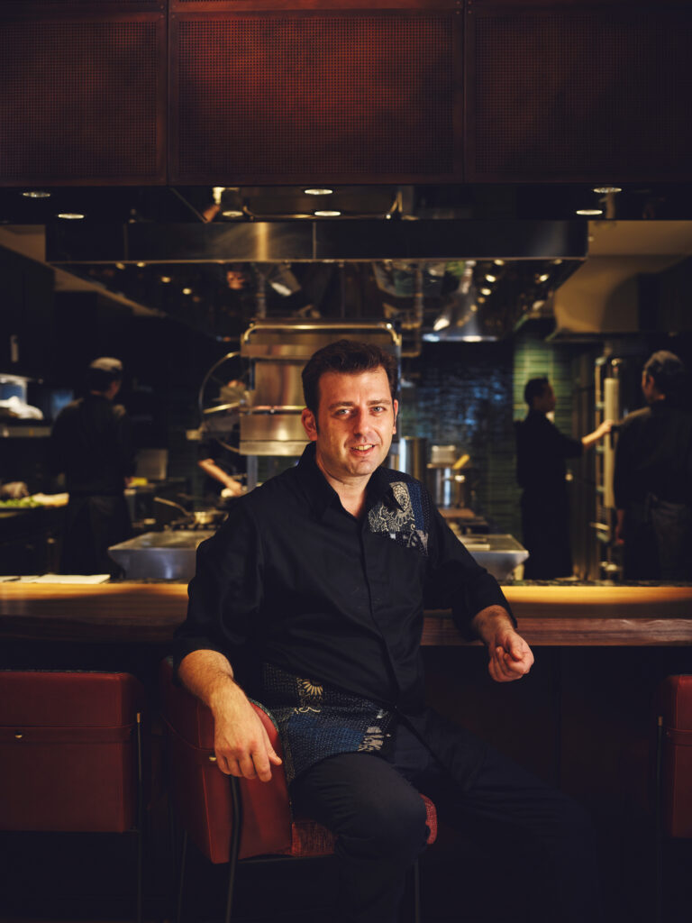 一夜限り！東京渋谷で「Schmatz」と「Gallery 11」、イラストレーターTOAが描く特別な夜が実現！のメイン画像