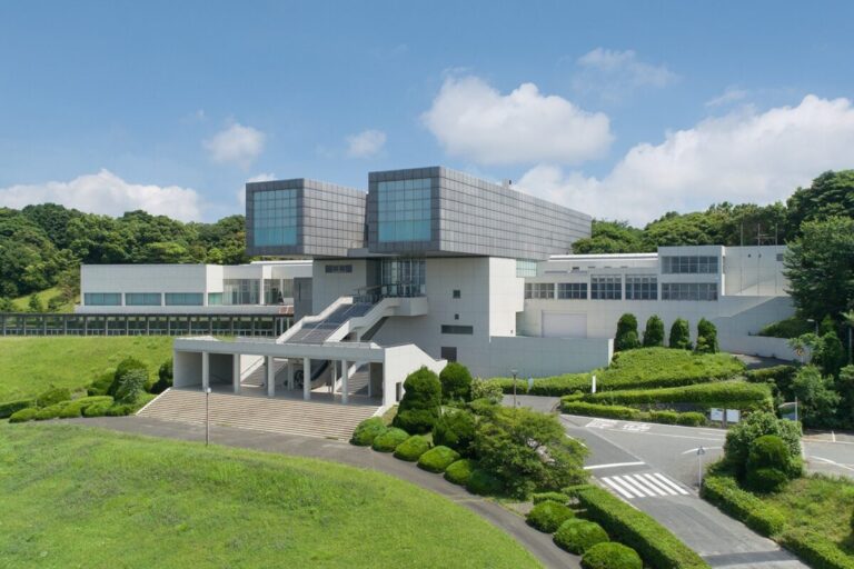 瀬戸内の美術館を巡る「橋を渡って親子でアート鑑賞」ツアーを実施します【7月25日(土)・8月1日(土)】のメイン画像
