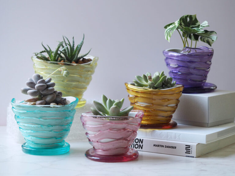 リサイクルプラスチックから生まれたハンドメイドのプランター「露 -TSUYU-」発売のメイン画像