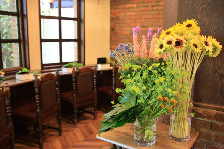 【広島／世羅】とびだす絵本風　ひまわりを使ったフラワーアレンジメント体験《森と花の絵本ミュージアムGarden Lei》のメイン画像