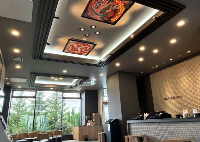 【北斎館50周年】訪日観光客に大人気！ホテルルートインGrand、ロビーに北斎の作品を楽しめる北斎ギャラリーがOPEN。のメイン画像