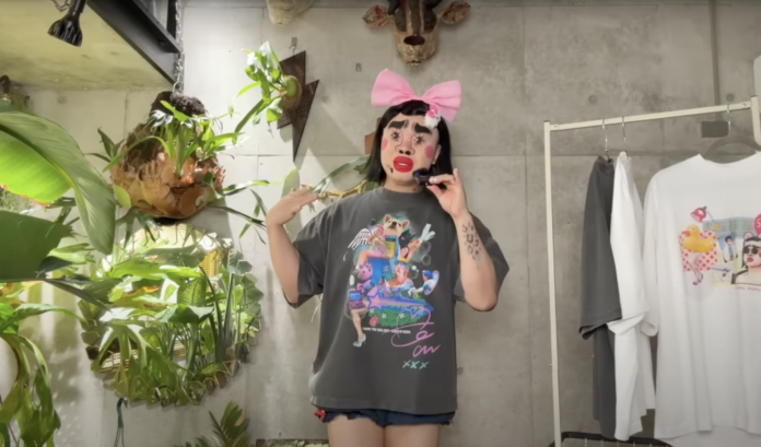 【Youtube登録者50万人記念第2弾】『ブリアナ・ギガンテ』のビッグシルエットTシャツが11月5日23時59分まで期間限定受注で新発売！のメイン画像