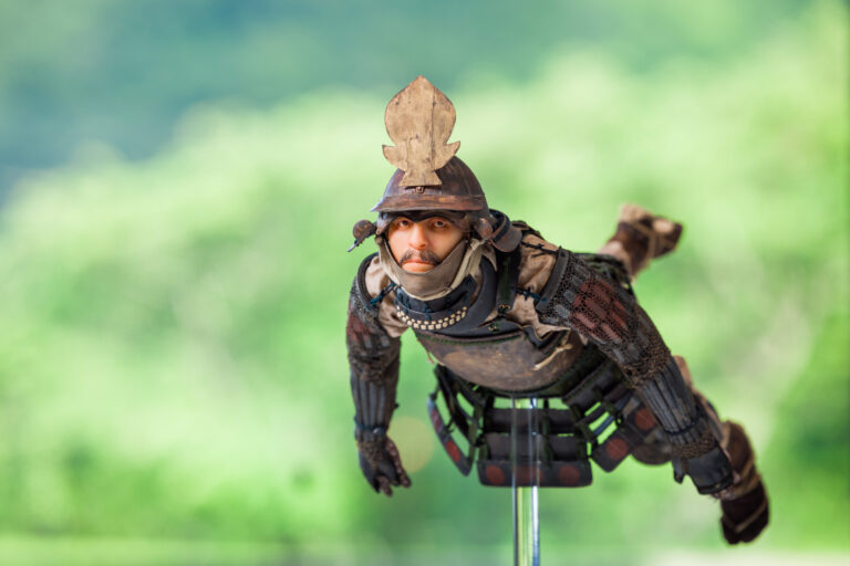 「野口哲哉　鎧を着て見る夢 –ARMOURED DREAMER–」彫刻の森美術館で開催中「風景に人が入り込む心地よい空間の中で、来館者が自由に回遊する体験を」のメイン画像