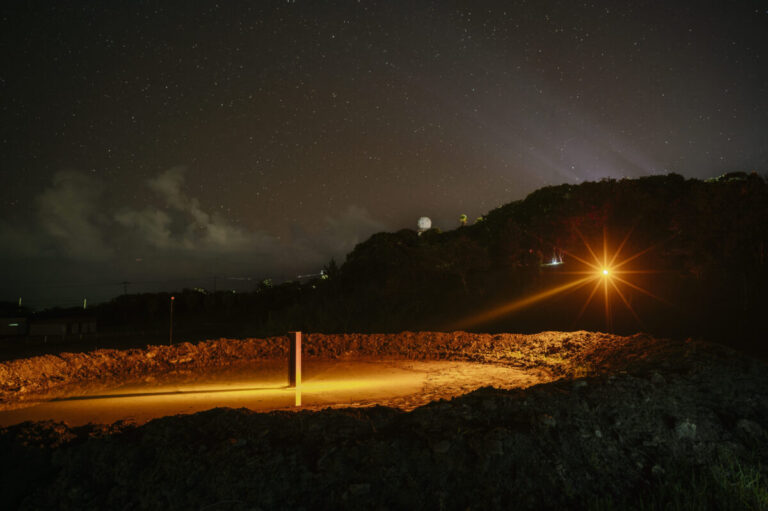 11月8日-24日に開催された「種子島宇宙芸術祭2025」世界各国で活躍するアーティスト総勢21組による31作品を展示。JAXA種子島宇宙センターの広大な敷地に大型インスタレーションアート。のメイン画像