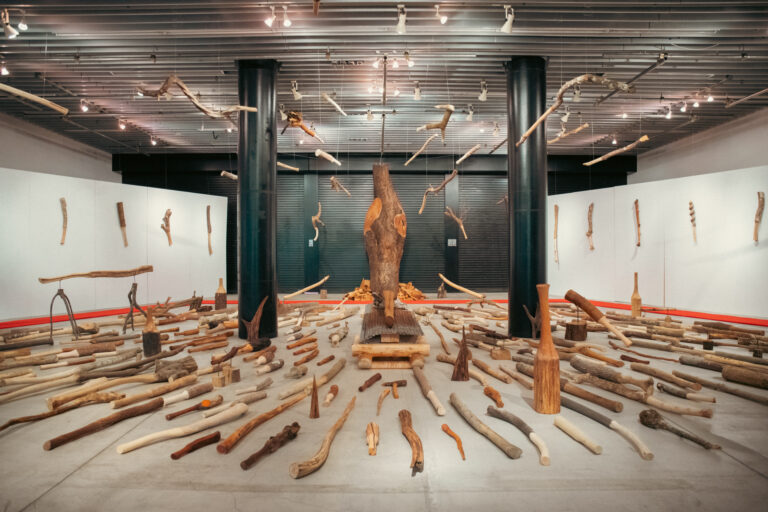 祝1,000名来場：棍棒を触って、殴って、買える『大棍棒展2025』が大阪・中之島で大盛況！残り6日間、「棍棒パビリオン」に急げ！のメイン画像