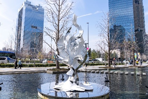 128925_44_main アニメーター/イラストレーター米山舞の新作含む3作品をグランフロント大阪に展示のメイン画像