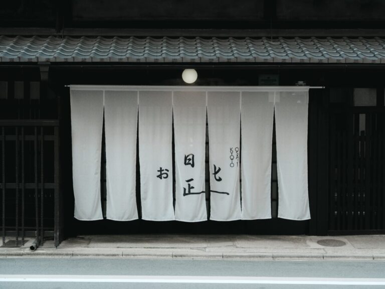 2026年4月25日（土）、OSAJI（オサジ）のグローバルコンセプトストア「お匙 京都（オサジ キョウト）」が、化粧品・食・香りを通し“暮らしの処方”を提案する複合型ストアとして、京都に誕生。のメイン画像