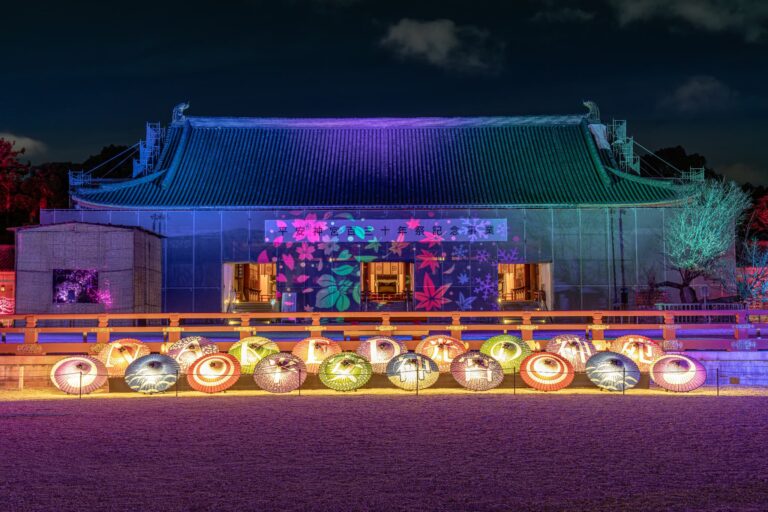 公益財団法人KAWAJIRI FOUNDATION設立者/新世代ギャラリストの川尻征司がサポートする『NAKED光の神苑 平安神宮』開催中のメイン画像