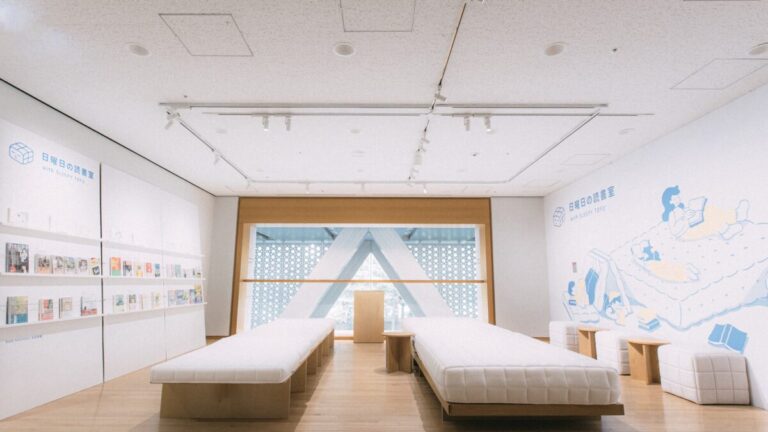 大規模な台湾近代美術を紹介する展覧会に協賛。展示室内に読書空間「日曜日の読書室 with SLEEPY TOFU」が登場のメイン画像