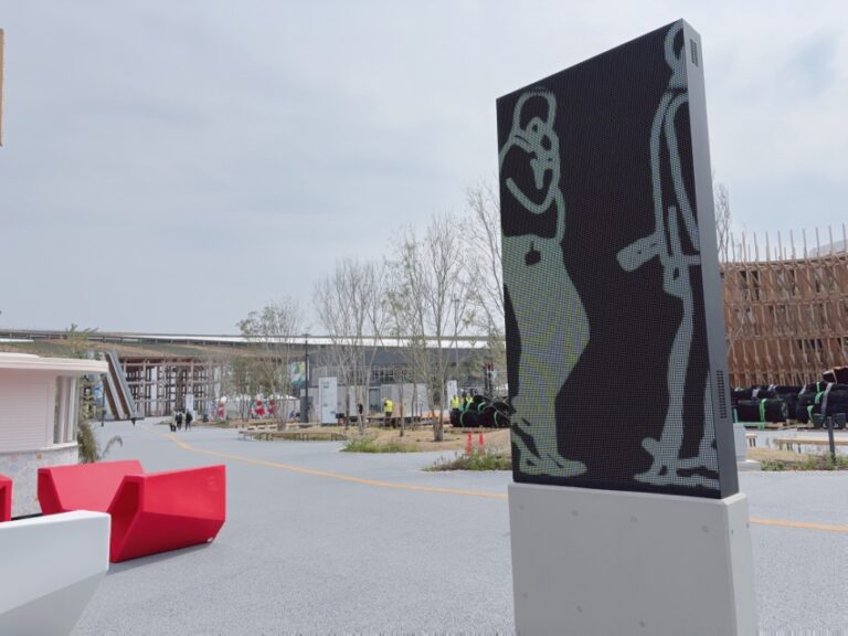 GMOインターネットグループ熊谷正寿が所蔵する“動く肖像画”ジュリアン・オピー《People 14.》、大阪・関西万博にて初公開決定のメイン画像