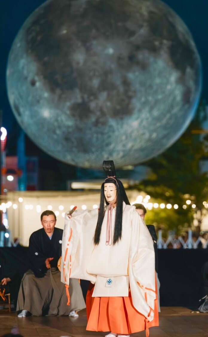 下北沢駅前広場で気軽に能を楽しむ　『THE “能” INムーンアートナイト下北沢』好評につき今年も開催　チケット販売開始のメイン画像