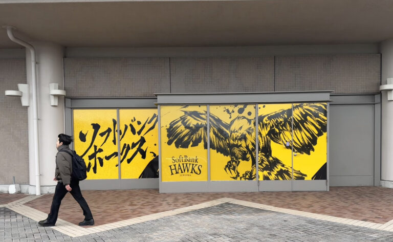 みずほPayPayドーム福岡の8番ゲートに、静かに立ち現れる「鷹」のメイン画像