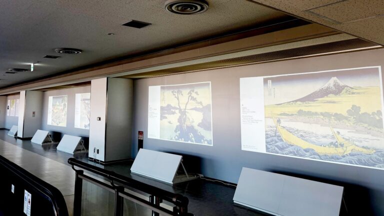 成田空港にて高精細デジタルデータによる葛飾北斎「冨嶽三十六景」の展示を実施のメイン画像