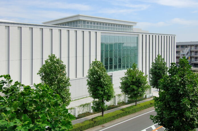 【横浜市民ギャラリーあざみ野】2025年度 展覧会ラインナップを公開！現代美術、こども、カメラ・写真、障がいのあるアーティストの作品など…多彩な企画をご紹介のメイン画像