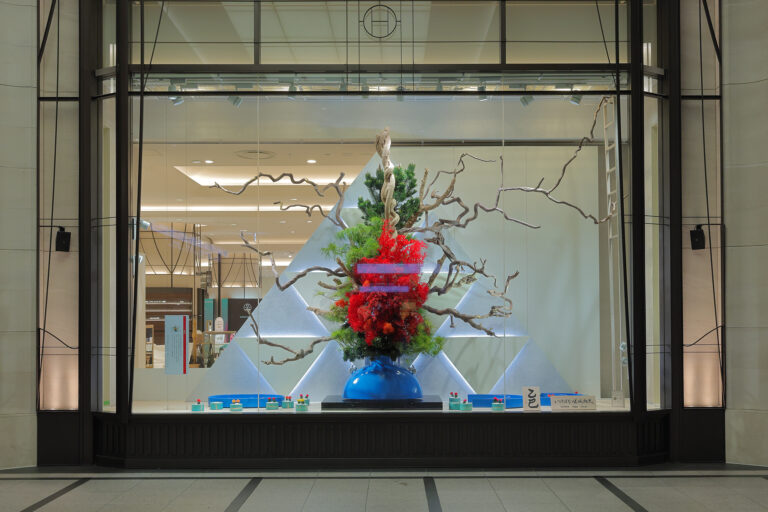 【阪急うめだ本店】巨大ウィンドー7面が迫力の大変身！12月27日(金)から“2025 迎春”へのメイン画像