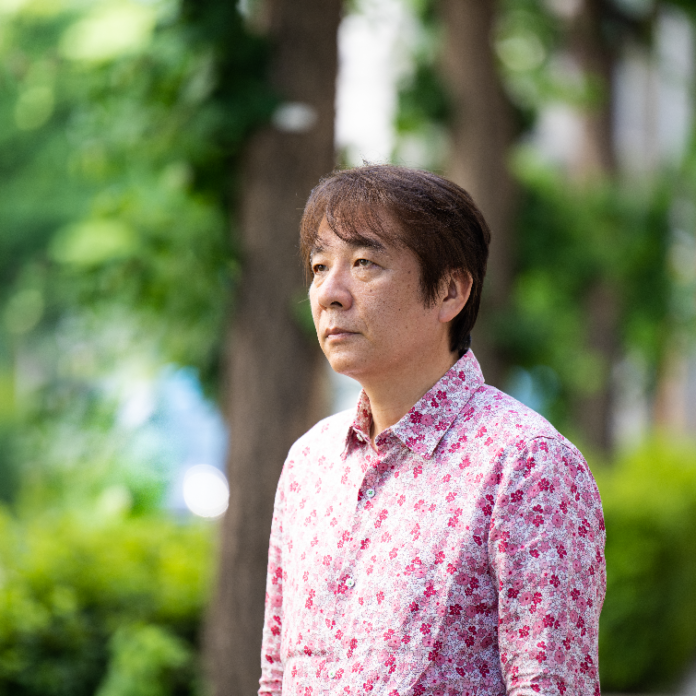 全国都市緑化かわさきフェアの富士見公園会場で、押し花作家・杉野宣雄氏監修による押し花作品の屋外展示が開催中のメイン画像