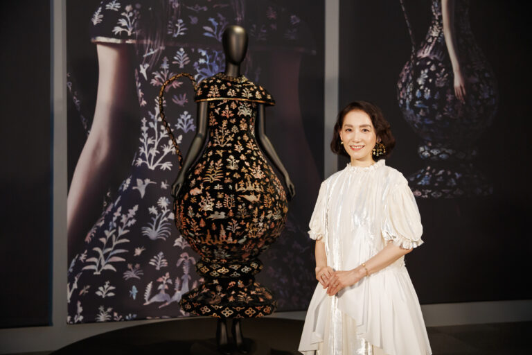 宝物をファッションへ昇華！　特別展「正倉院 THE SHOW」にて篠原ともえさんが新作ドレスを披露のメイン画像