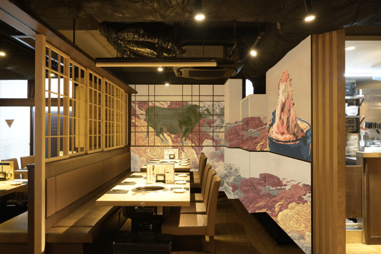 日本初、食事をしながらアート制作の全貌を“生”で目撃する。神戸牛・にくなべ屋「神戸びいどろ新宿」にて「浮世絵ライブペイント」を12月より連続開催のメイン画像