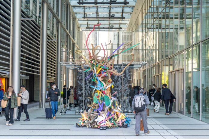 イベントレポート｜東京ミッドタウン八重洲に出現した「廃棄物の森」。アートを通じて、多くの人に新しい持続可能性の体験を届けました。のメイン画像