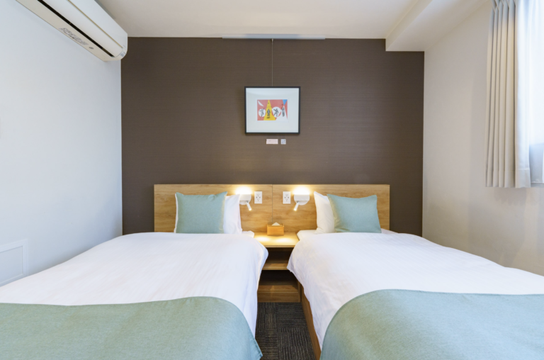 アートに囲まれた滞在で、心豊かなひとときを──新今宮駅から徒歩2分！　大阪注目エリアに新感覚ホテル誕生のメイン画像