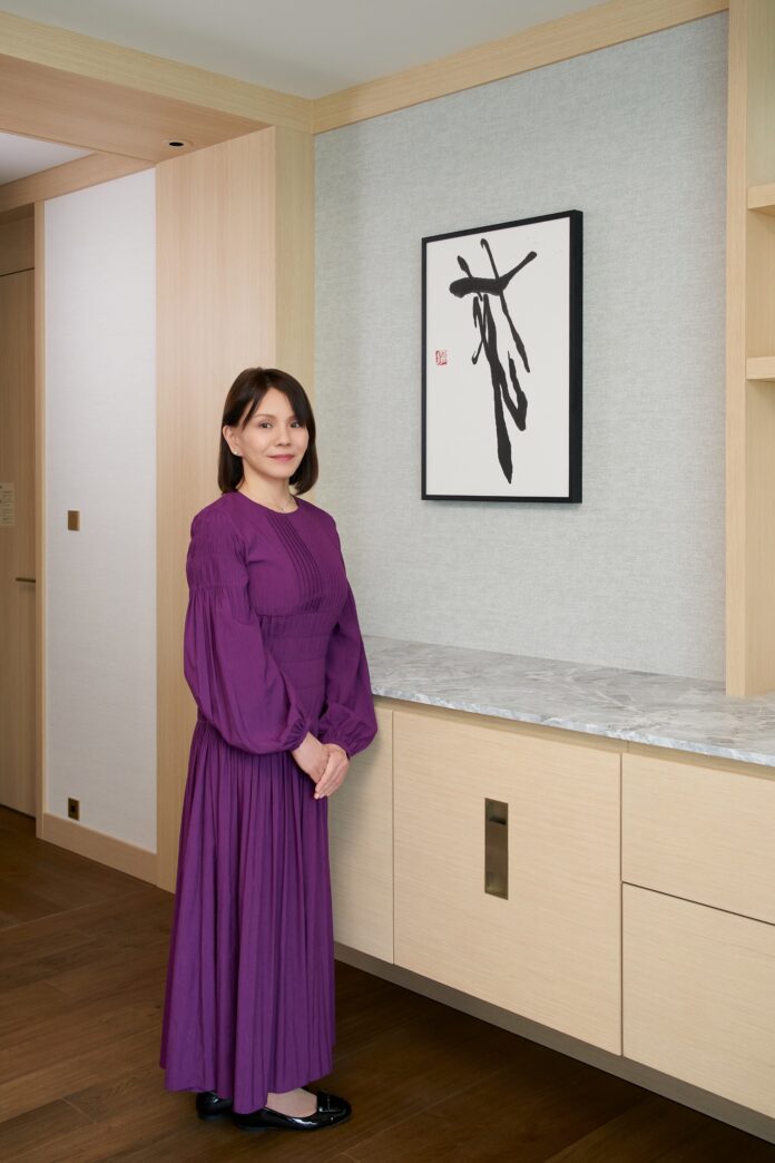 美術家・春陽がフェアモント東京に客室アート211点＋パブリックスペース作品を創作【”書”が持つ祈りの力を空間芸術に昇華 】のメイン画像