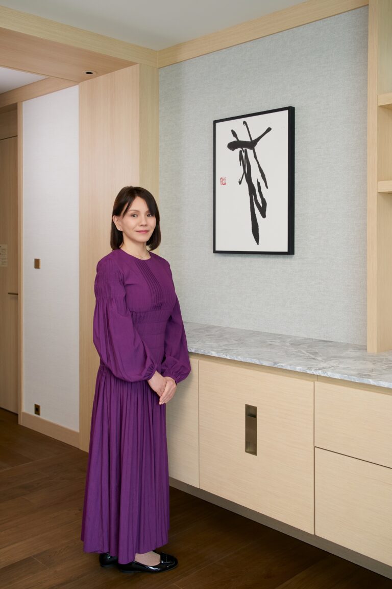 美術家・春陽がフェアモント東京に客室アート211点＋パブリックスペース作品を創作【”書”が持つ祈りの力を空間芸術に昇華 】のメイン画像