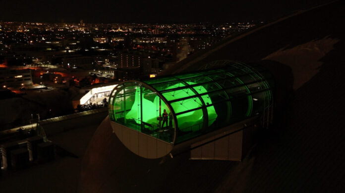 165215_5_main 【2026さっぽろ雪まつり期間】大和ハウス プレミストドーム展望台に全長9mの巨大な猫が出現!札幌の夜景と光るアートに包まれる、幻想的なひとときのメイン画像