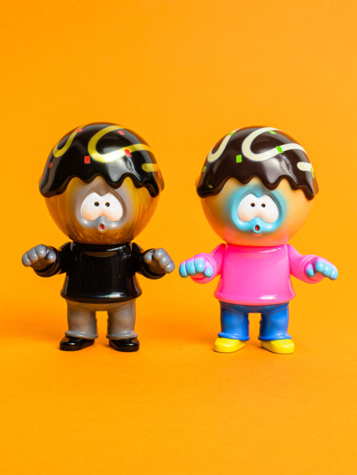 166988_61_main アーティスト/HUMAN ROBOTの大人気ご当地ソフビ『タッコン』のケンエレスタンド限定カラーが登場! 先駆けて物販ラインナップの一部も公開のメイン画像