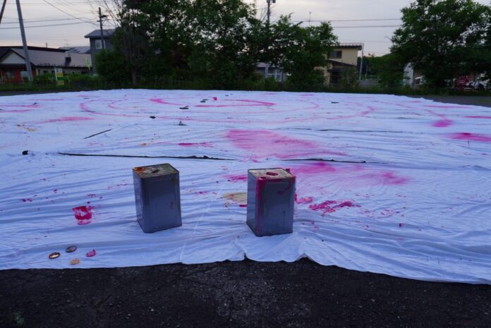 北海道・安平町で「世界一大きな絵」を公開！たった一人で描いた13,200㎡の超大作を教室にして、北海道追分高等学校と連携し特別授業を実施のメイン画像