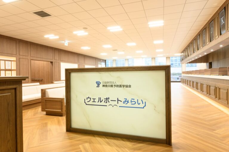 「あなたらしく生きる力に」神奈川県予防医学協会の新健診施設【ウェルポートみらい】が進める、多様性に寄り添うアート展示と空間づくりのメイン画像