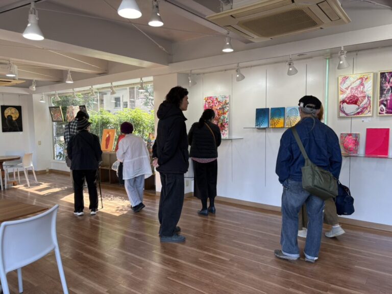 【開催レポート】平日2日間で150名超が来場！VR空間から中目黒へ“熱気”を繋いだ次世代アート展「FROM ARTIST U25エキシビション」が大盛況のうちに閉幕。のメイン画像