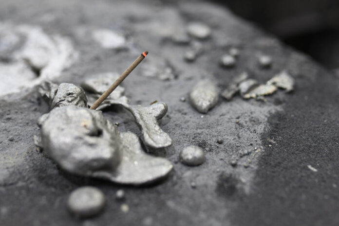 177958_6_main 東京香堂とコラボレーションし、鋳物の廃材を原料にしたお香<incense 鋳造>を発売します。のメイン画像