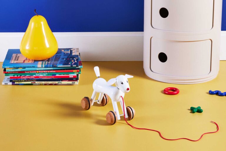 【MoMA Design Store】奈良美智の彫刻をモチーフにした「ドッグ プルトイ」をMoMA限定で発売のメイン画像