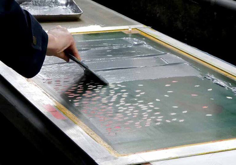 京友禅の工場で職人技に触れる「京友禅しごき染ワークショップ」開催中のメイン画像
