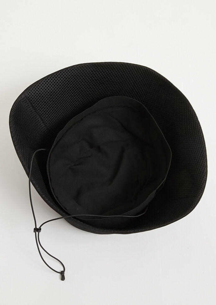 KREVAとALMOSTBLACKが新たなカプセルコレクションを発表のメイン画像