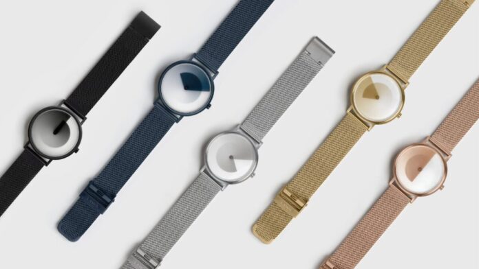“時間をアートに変える”デンマーク発『Gradient Watch』から新色ネイビーブルーが日本初上陸！国内外クラファンで5,100万円を突破した、針も数字もない不思議な腕時計。のメイン画像