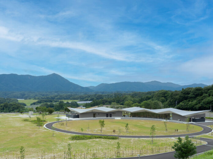 三重県いなべ市・鈴鹿山脈の絶景を望む「宿泊」「体験」「食」の機能を備えた公園『いなべ市梅林公園 あわい』2026年9月4日グランドオープンのメイン画像