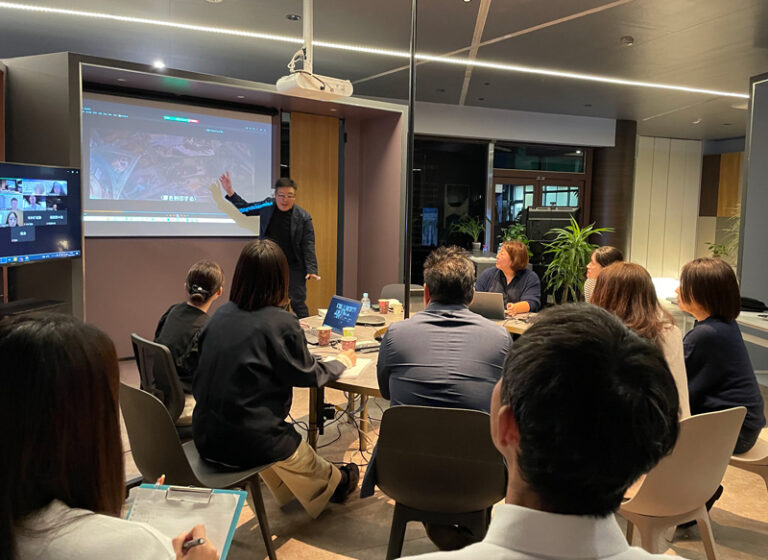 神奈川のドアメーカー社員が、アニメ「千と千尋」を題材にアートを学びますのメイン画像