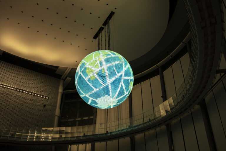 【第24回文化庁メディア芸術祭 受賞作品展】2021年10月3日（日）まで、東京・お台場の⽇本科学未来館を中心に開催中のメイン画像