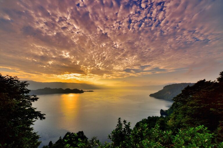 十和田湖周辺の四季折々を表す自然・観光がテーマ！「第35回十和田湖の四季写真コンテスト」開催のお知らせのメイン画像