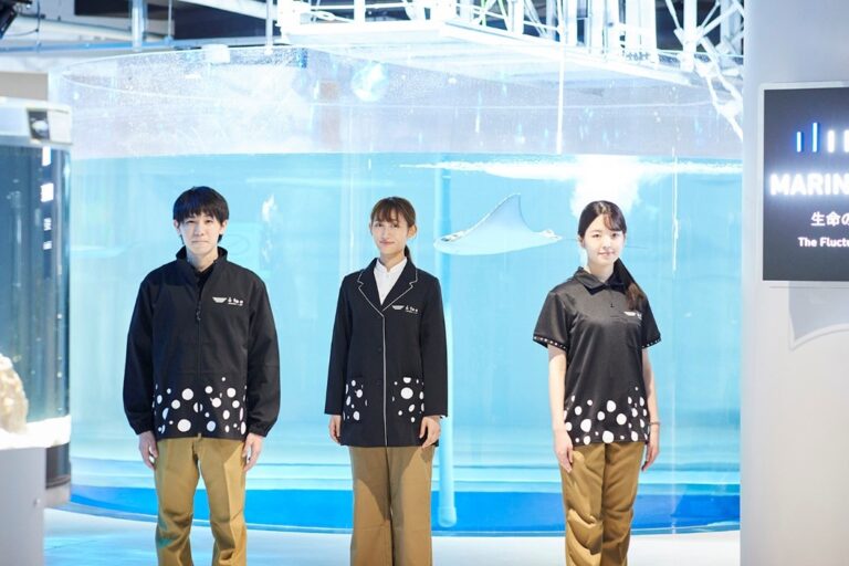 アクアリウムとアートが融合した新水族館「átoa（アトア）」の制服は生きものの魅力をデザインに活かしたポルカドット柄のメイン画像