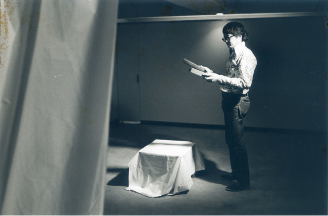 開館30周年記念 特別展 「限らない世界 ／ 村上三郎」 2021/12/4(土)－2022/2/6(日)まで開催　芦屋市立美術博物館のサブ画像5_村上三郎個展〔拍子木〕　1973年　 撮影：夏谷英雄　＊記録写真