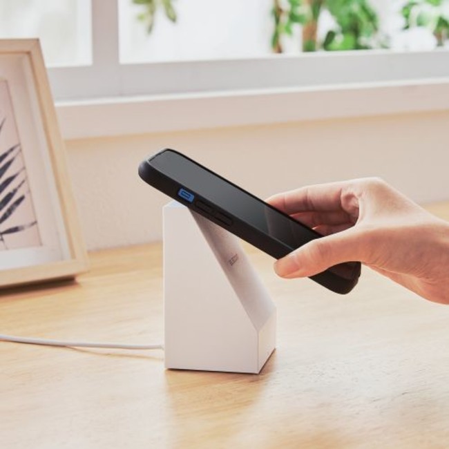 生活感を感じさせない、インテリアのようなワイヤレス充電器白・黒のモノトーンカラーで新発売のサブ画像6