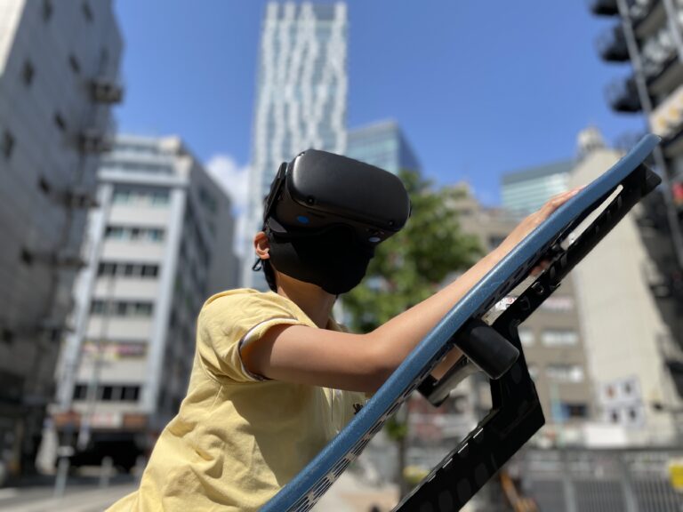 【最新体験】公立中学校で「外へ行かない遠足」開催。VRでバンジージャンプや美術鑑賞を提供。のメイン画像
