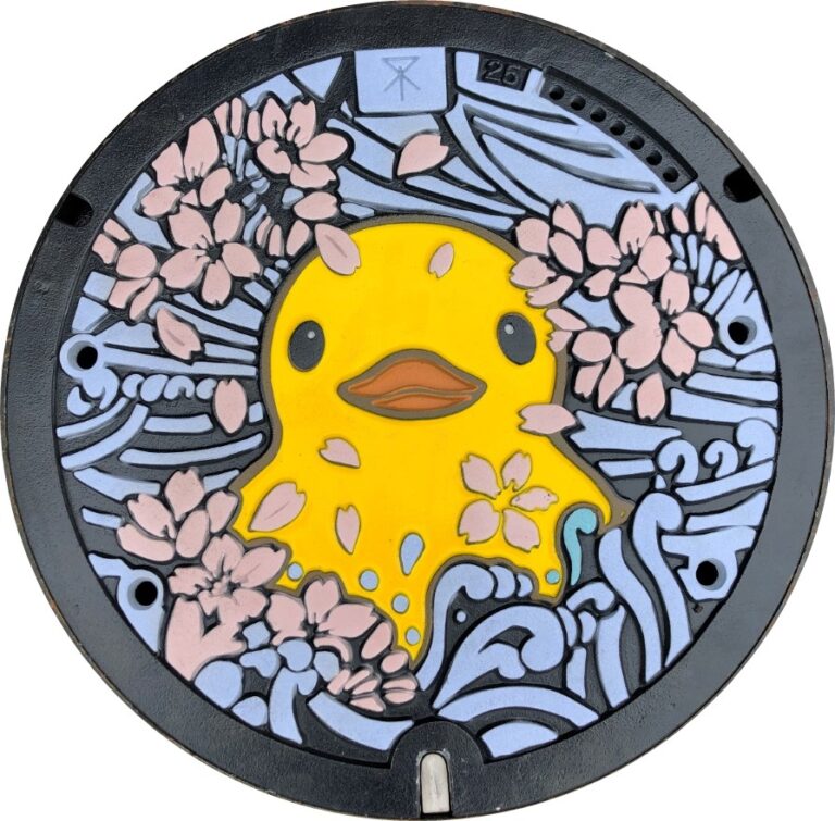 アートのまち大阪・北加賀屋に世界を旅する巨大なアヒル「ラバー・ダック」のマンホールが登場のメイン画像