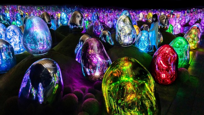 チームラボプラネッツ（東京・豊洲）、冬の期間限定で「人と共に踊る鯉によって描かれる水面のドローイング」が、お湯に。のサブ画像4