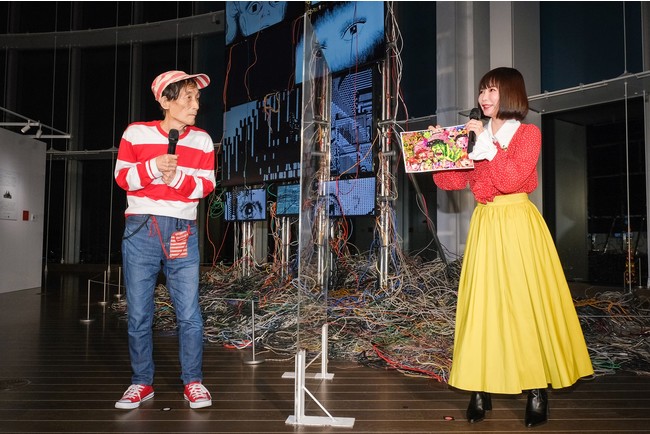 いよいよ明日28日に開幕！楳図かずお大美術展　会期：2022年1月28日（金）～3月25日（金）　会場：東京シティビューのサブ画像2_左から、楳図かずお、中川翔子さん ©エキソニモ ©楳図かずお／小学館