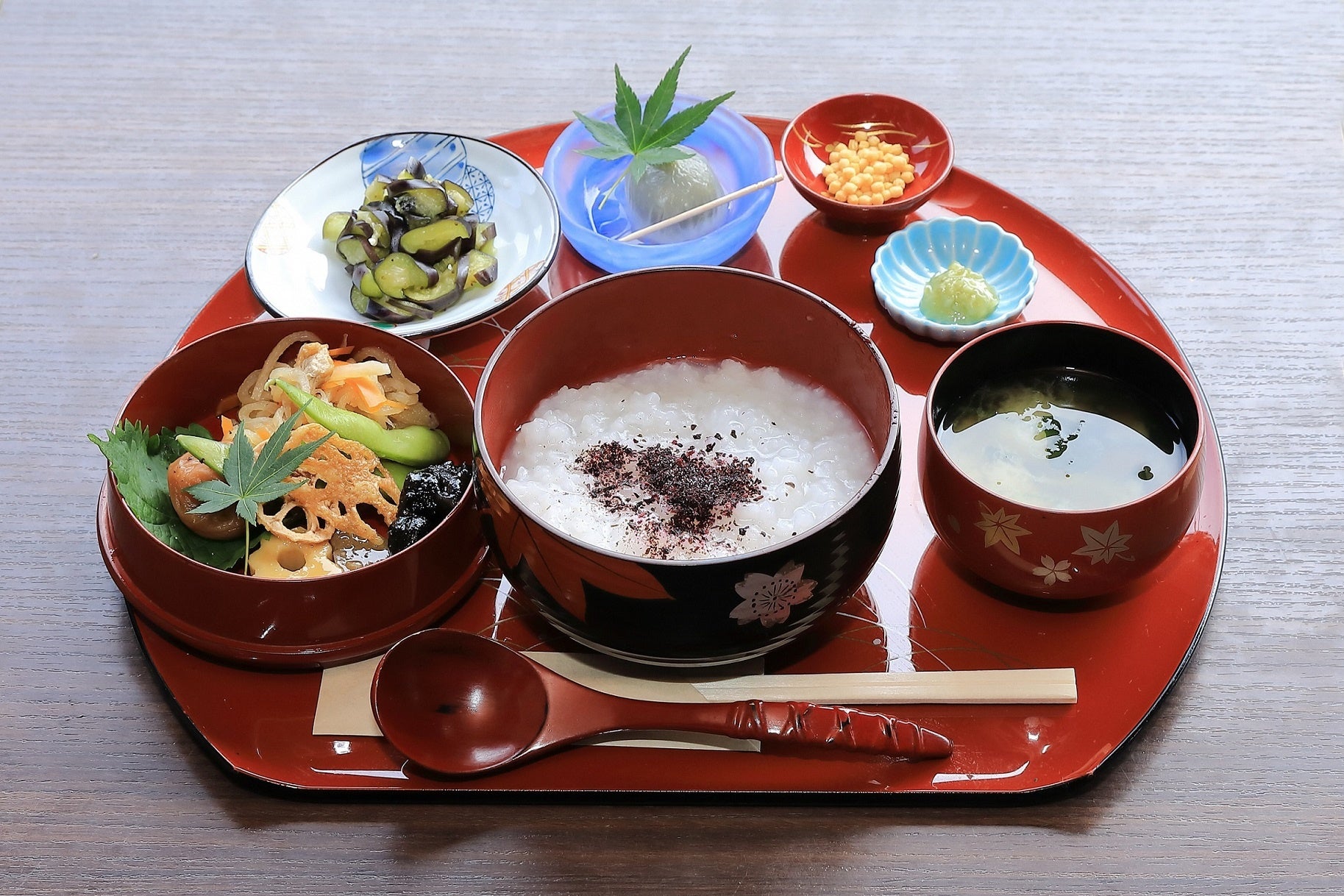 早朝に咲く大輪の蓮の花を満喫！横浜・三溪園 観蓮会　＜7/22～8/14の金・土・日・祝日のみ開催＞のサブ画像4