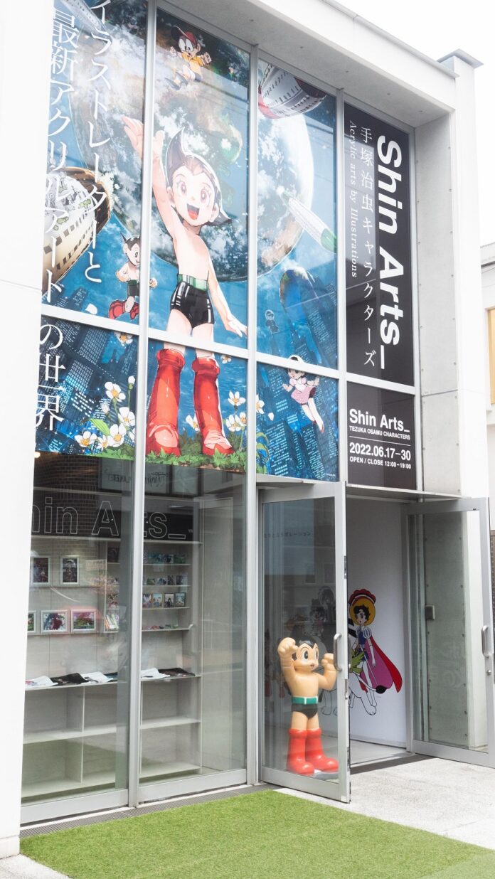 「鉄腕アトム」マンガ連載開始70周年記念の新プロジェクト「Shin Arts×手塚治虫キャラクターズ〜Acrylic arts by Illustrations〜」本日より6月30日まで表参道にて開催のメイン画像